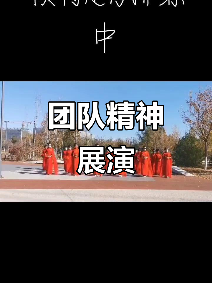比赛中球员们展现出团队合作精神