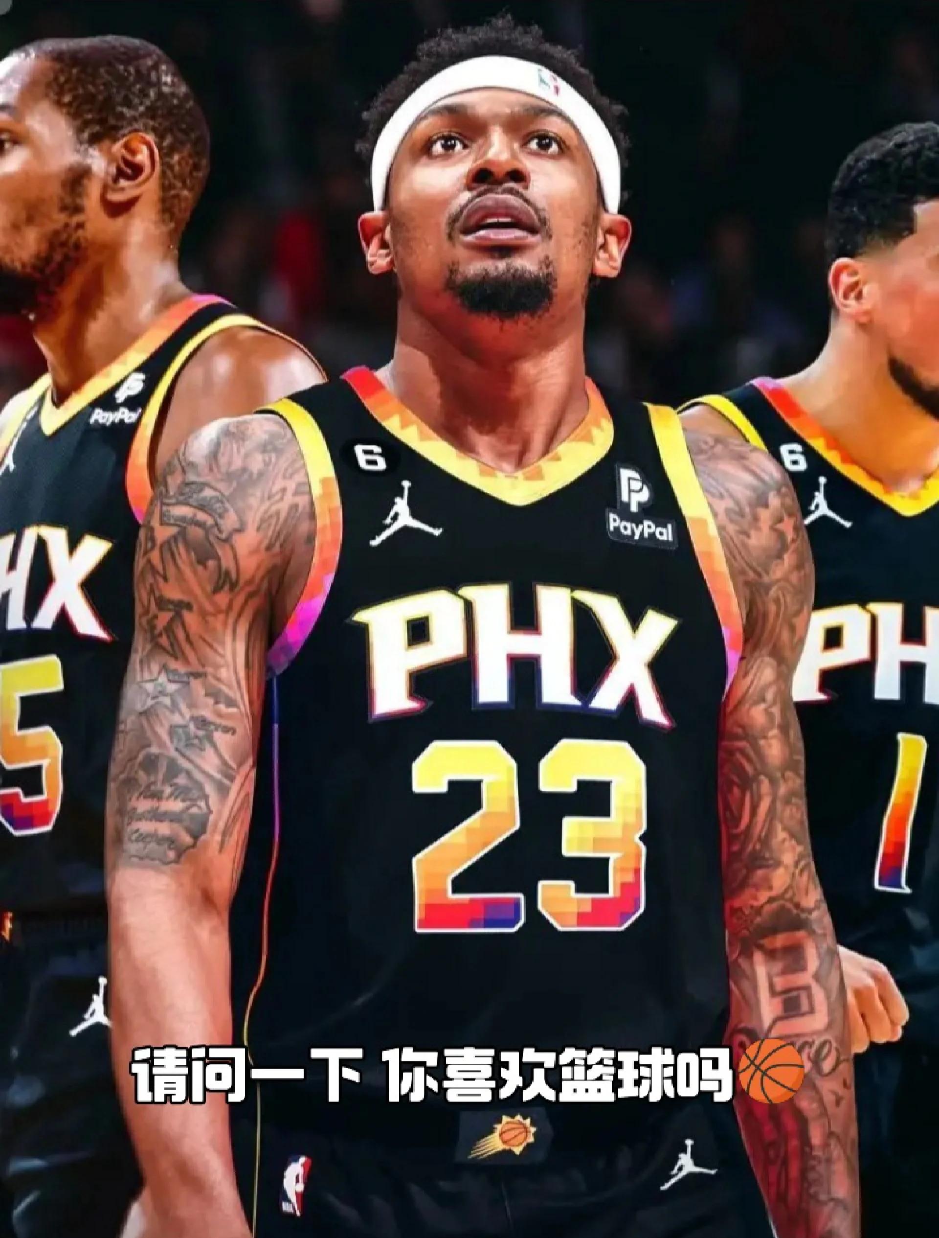 太阳队前锋抢篮板毫不手软，带队领先