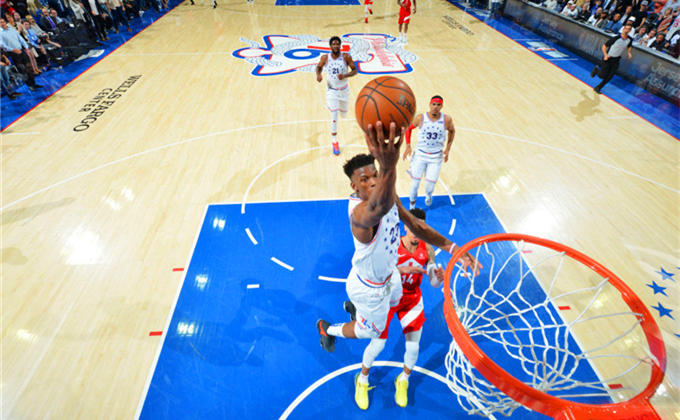 抢断高手行动敏捷带领球队夺胜