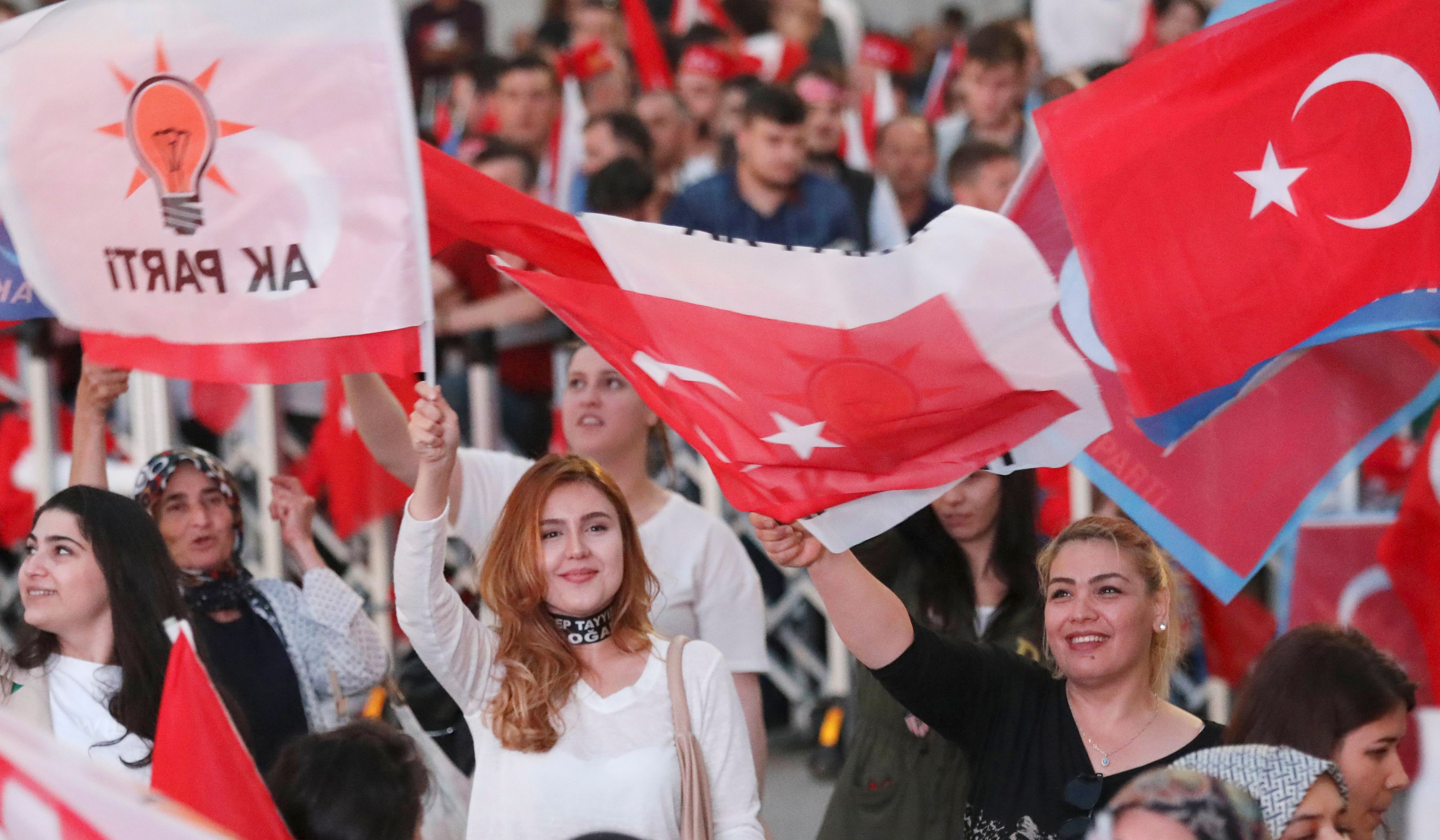 瑞士击败土耳其，夺得四分之一决赛席位