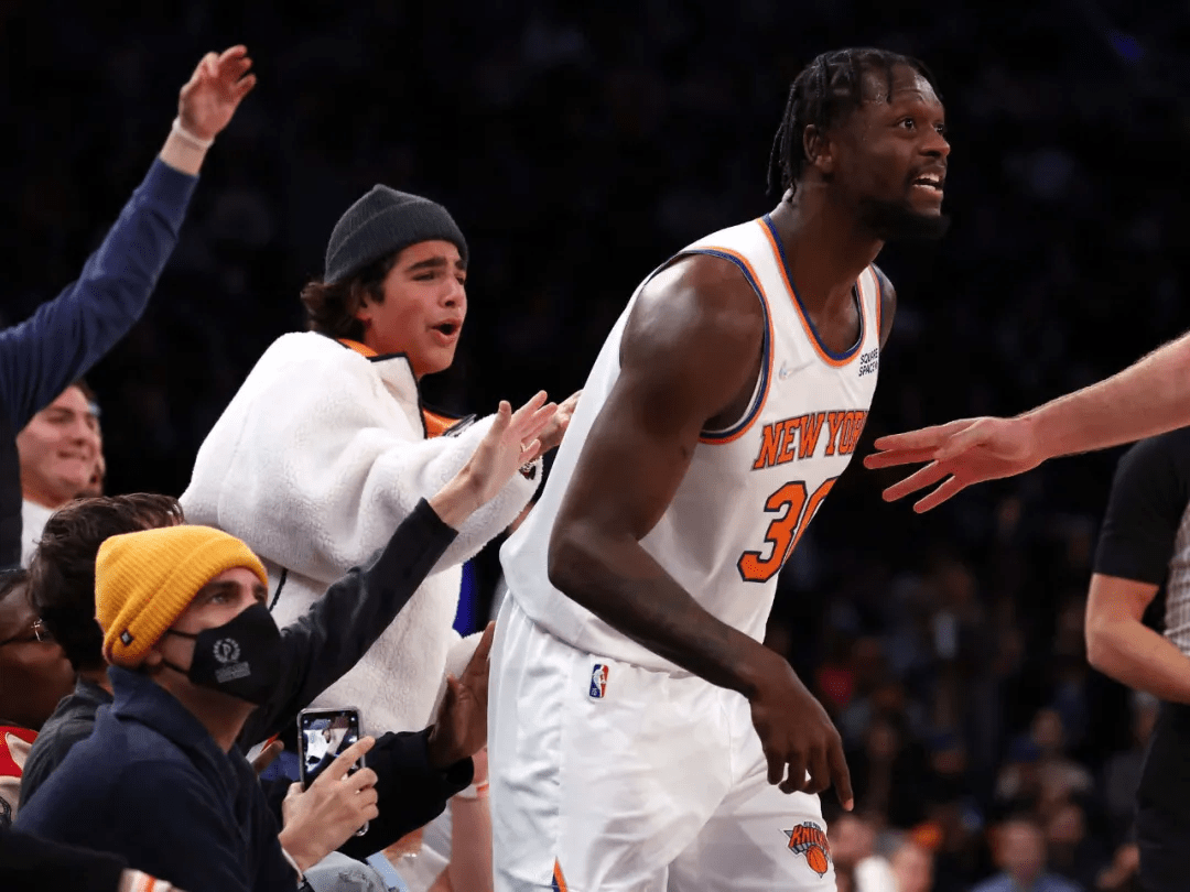 「尼克斯胜下马刺，巴雷特狂砍25+」的简单介绍