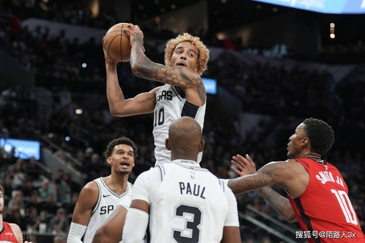 火箭险胜马刺，抢回关键一场