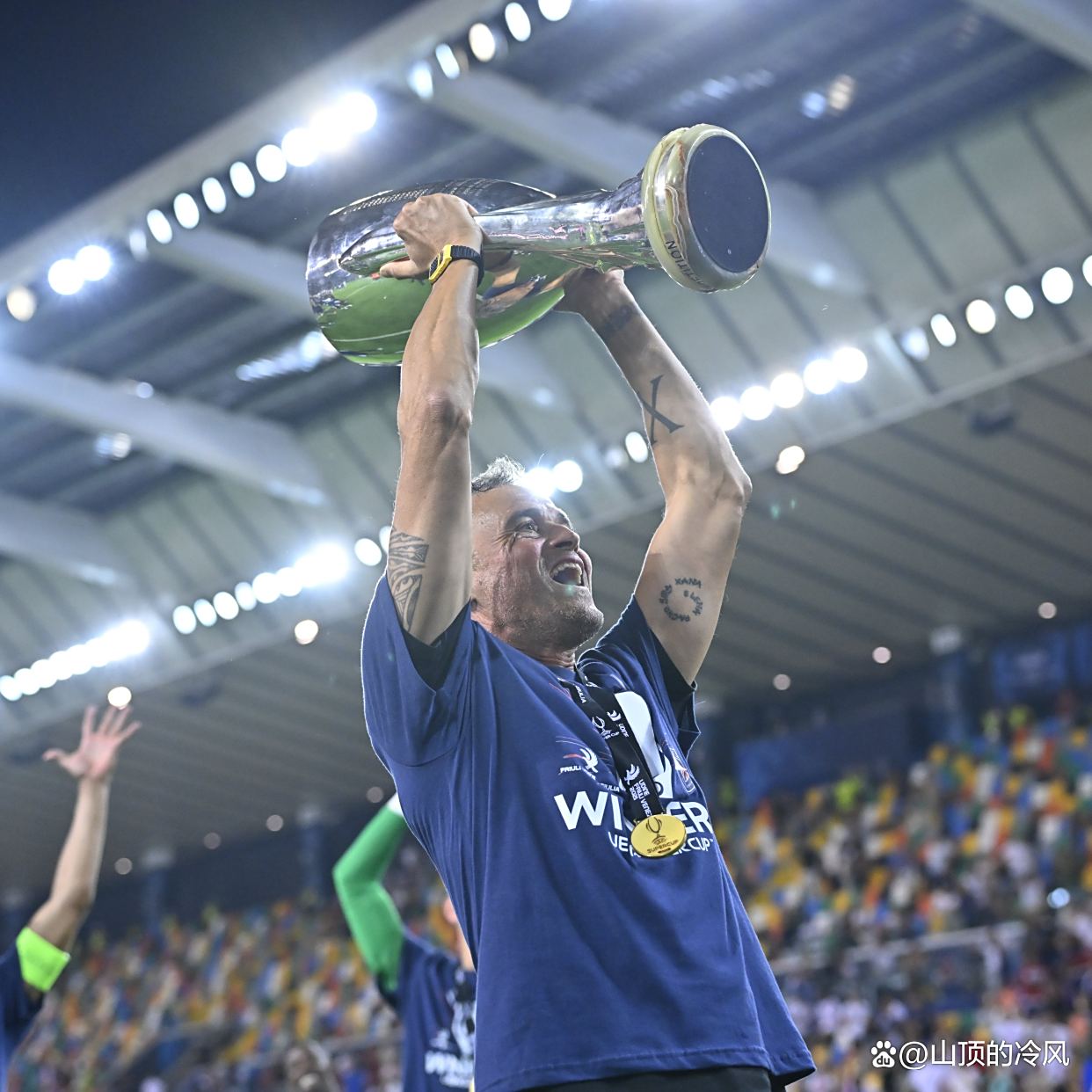 包含巴黎圣日耳曼成功卫冕法甲冠军的词条