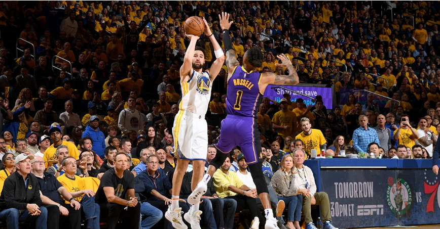 勇士主场大胜湖人，继续领跑西部