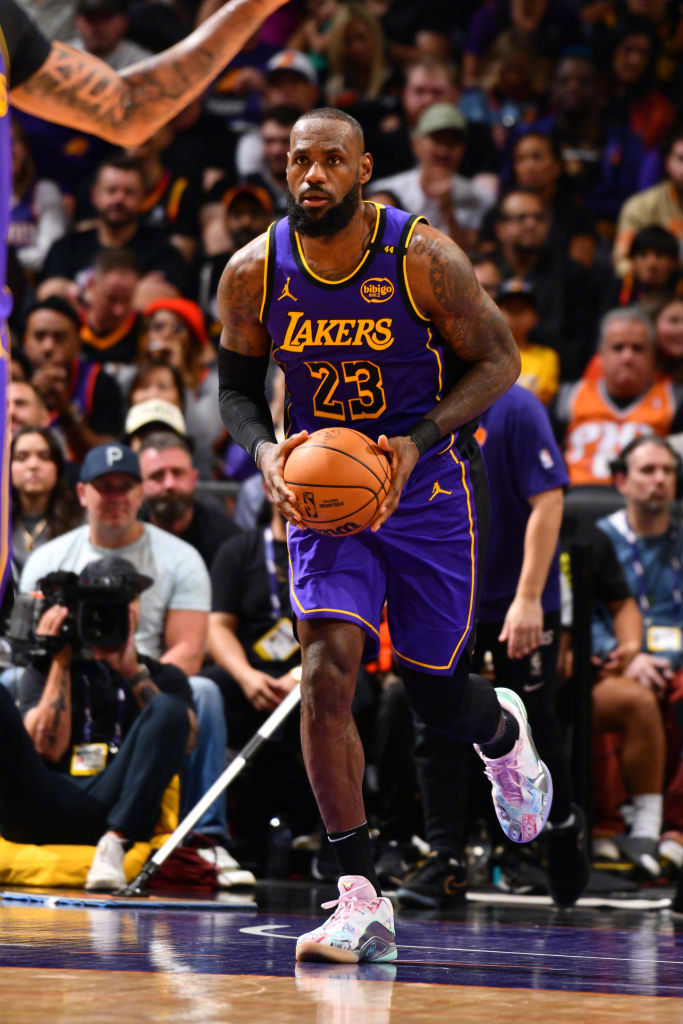 湖人险胜太阳晋级东部